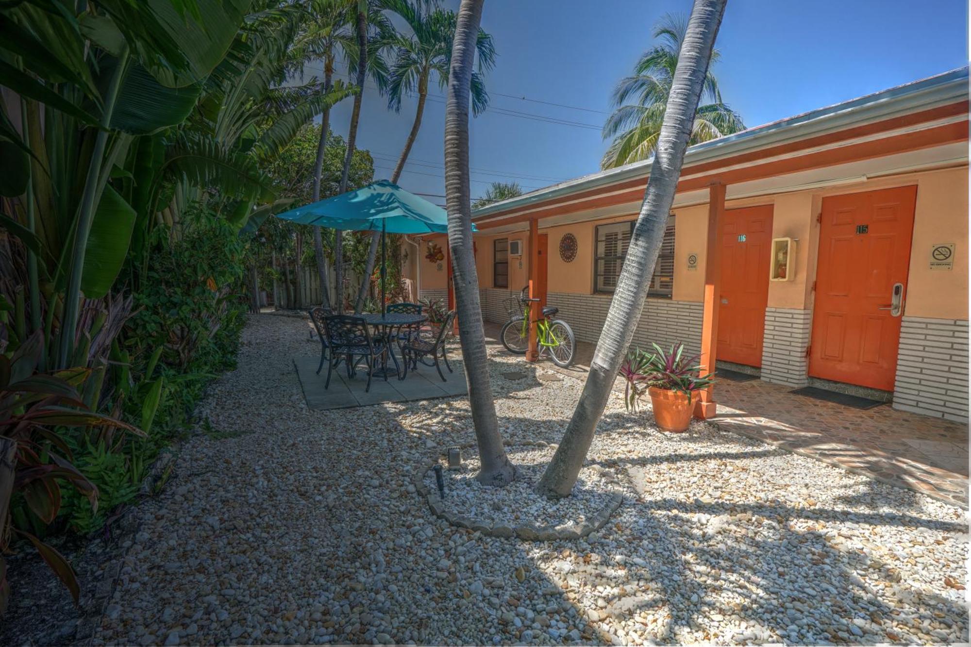 Sea Garden By The Sea Hotel Lauderdale-by-the-Sea Bagian luar foto