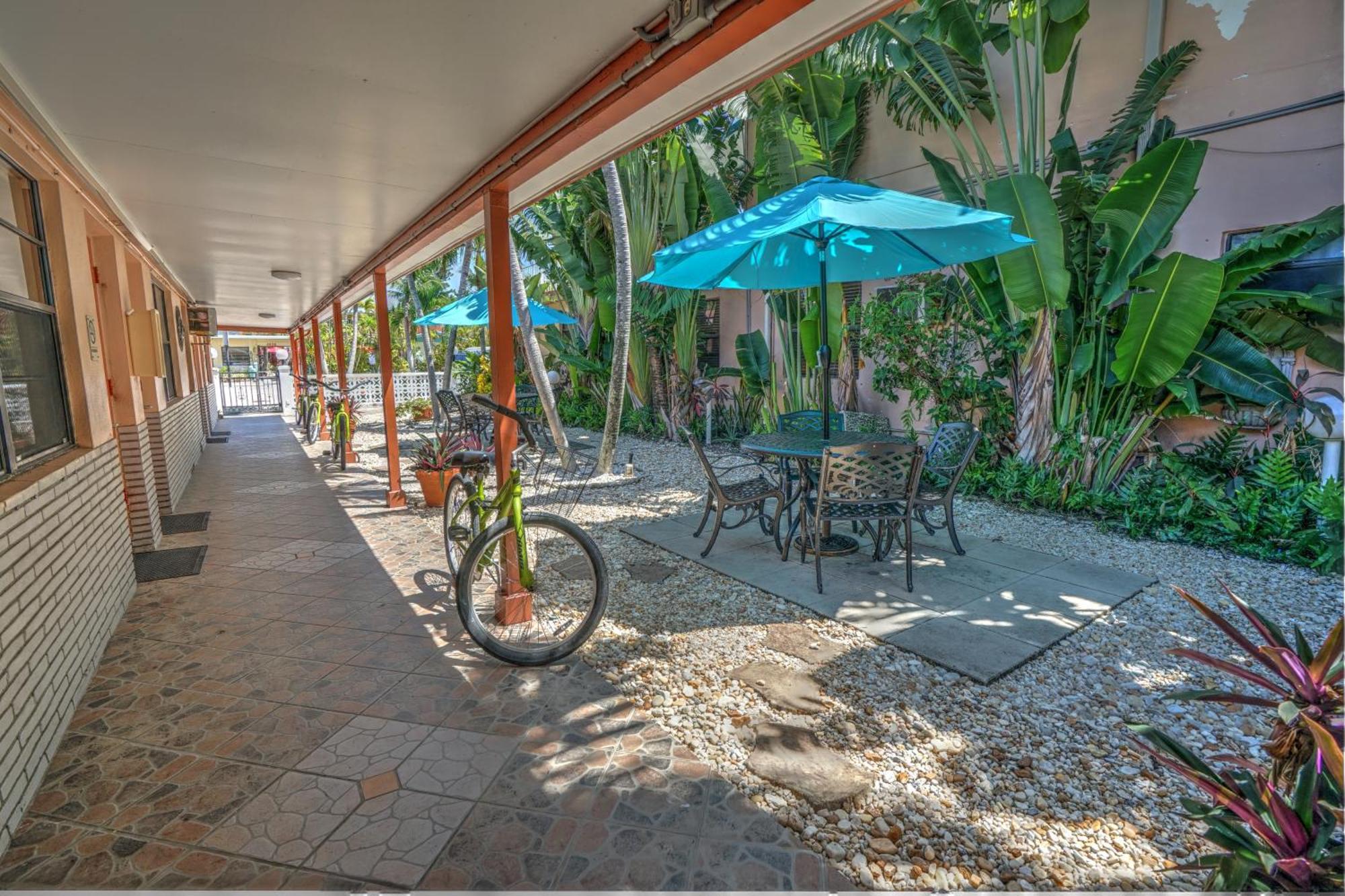 Sea Garden By The Sea Hotel Lauderdale-by-the-Sea Bagian luar foto
